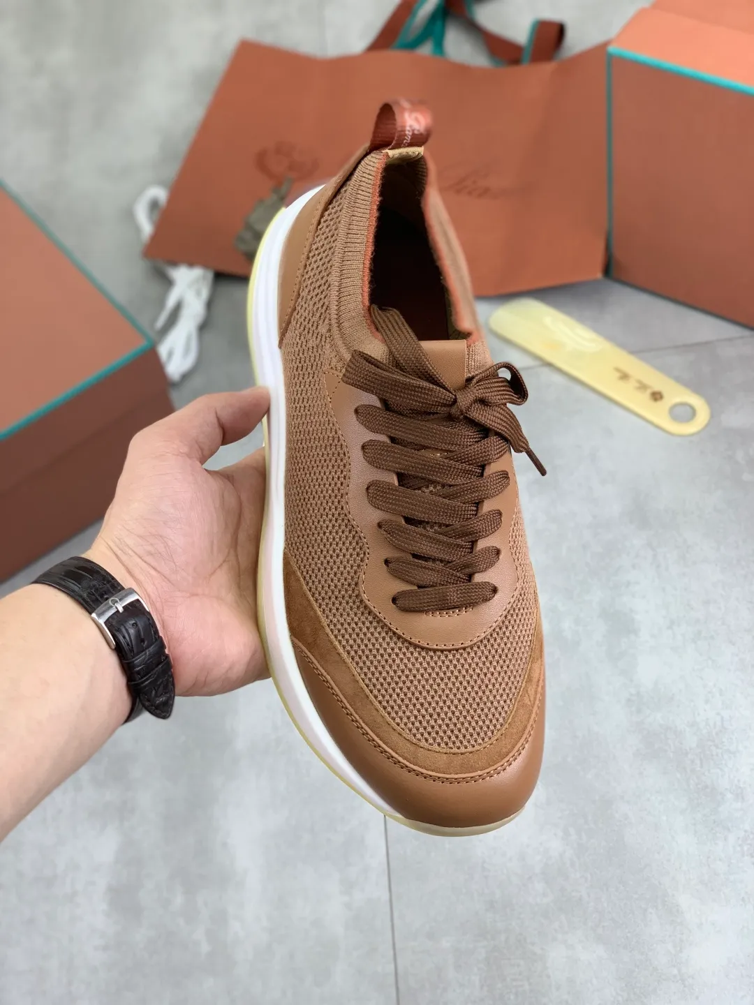 Men's Men's Shoes 💰P620 New 💰High Quality Latest Casual Shoes Loro Piana 💯Top Authentic Grade💯Buy the original 1:1 copy💯 Founded the existing Loro Piana company on April 24, 1924. It is now the sixth generation of family business, providing top quality products to customers who are discerning about taste and quality. Imported original fly woven fabric with cowhide fabric, plain calfskin lining, hand-stitched thread with cowhide feet, original packaging, code number: 38-44 (customized for 45 and 46), seven colors available